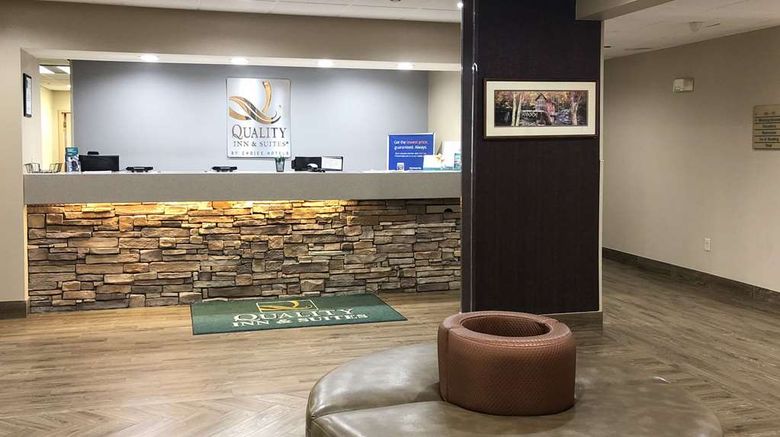 <b>Quality Inn & Suites University Lobby</b>. Images powered by <a href="https://iceportal.shijigroup.com/" title="IcePortal" target="_blank">IcePortal</a>.