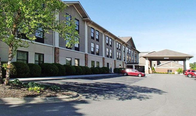 Quality Inn & Suites University Exterior