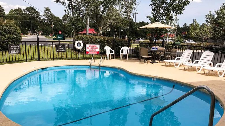 <b>Quality Inn Raeford Pool</b>. Images powered by <a href="https://iceportal.shijigroup.com/" title="IcePortal" target="_blank">IcePortal</a>.