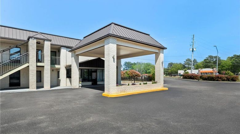 <b>Quality Inn Raeford Exterior</b>. Images powered by <a href="https://iceportal.shijigroup.com/" title="IcePortal" target="_blank">IcePortal</a>.