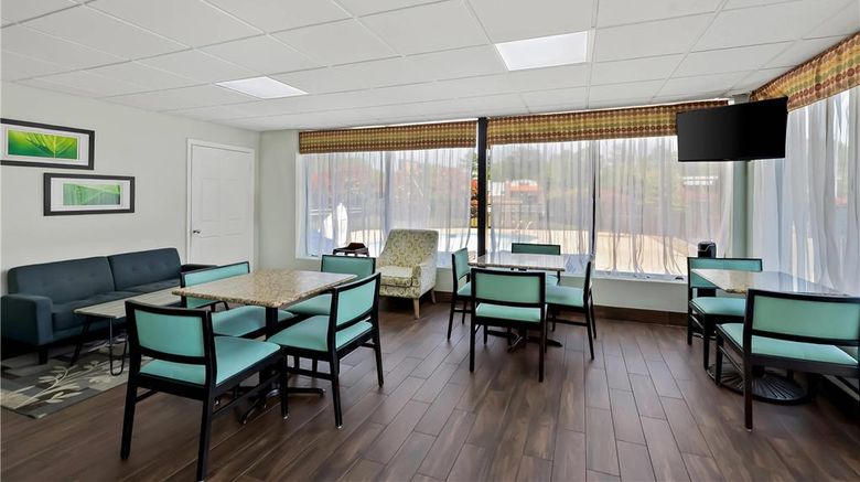<b>Quality Inn Raeford Restaurant</b>. Images powered by <a href="https://iceportal.shijigroup.com/" title="IcePortal" target="_blank">IcePortal</a>.