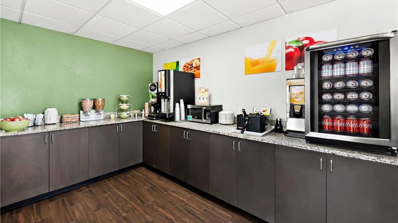 <b>Quality Inn Raeford Restaurant</b>. Images powered by <a href="https://iceportal.shijigroup.com/" title="IcePortal" target="_blank">IcePortal</a>.