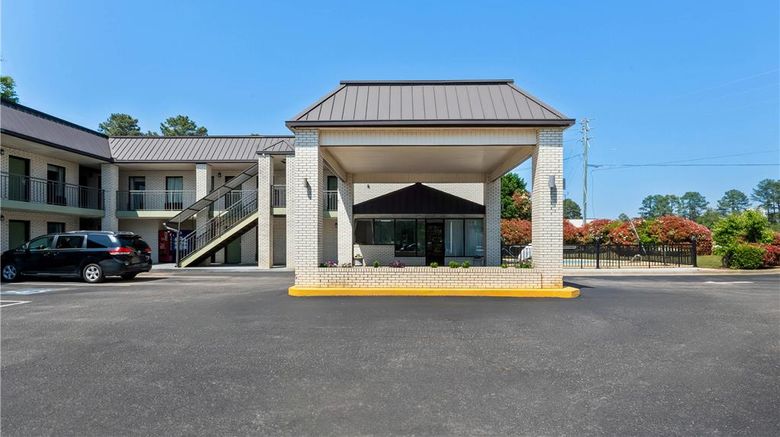 <b>Quality Inn Raeford Exterior</b>. Images powered by <a href="https://iceportal.shijigroup.com/" title="IcePortal" target="_blank">IcePortal</a>.