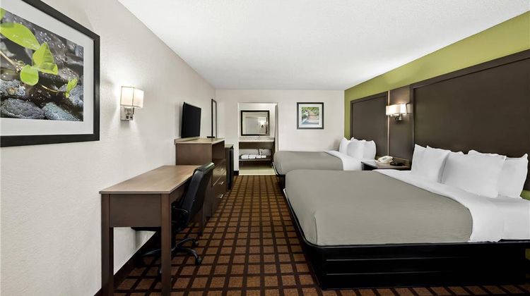 Quality Inn Raeford Room