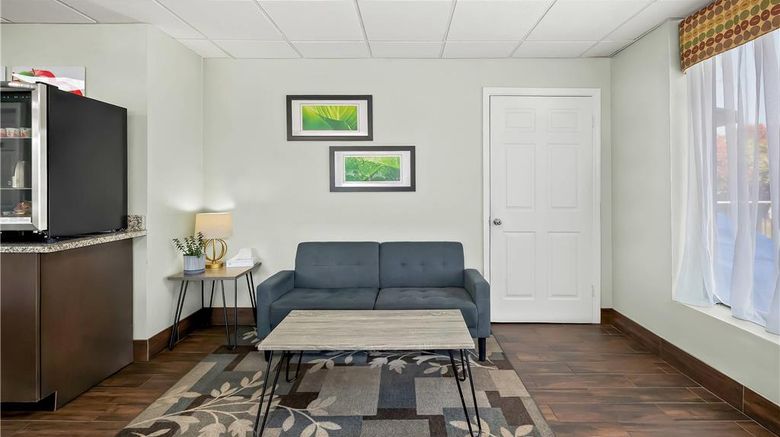 <b>Quality Inn Raeford Lobby</b>. Images powered by <a href="https://iceportal.shijigroup.com/" title="IcePortal" target="_blank">IcePortal</a>.
