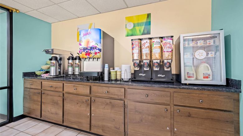 <b>Quality Inn Henderson I-85 Restaurant</b>. Images powered by <a href="https://iceportal.shijigroup.com/" title="IcePortal" target="_blank">IcePortal</a>.