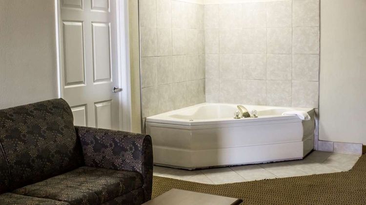 Quality Inn and Suites Wilson I-95 Suite