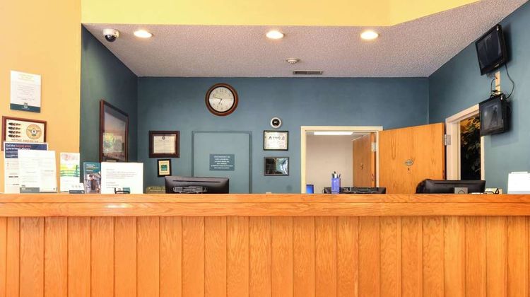 Quality Inn Cherokee Riverside Lobby