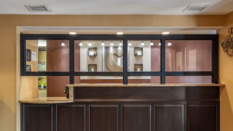 <b>Comfort Inn West Lobby</b>. Images powered by <a href="https://iceportal.shijigroup.com/" title="IcePortal" target="_blank">IcePortal</a>.