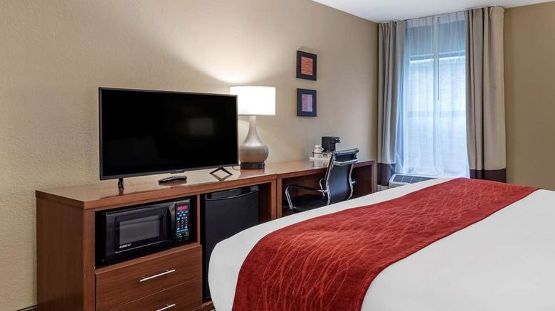<b>Comfort Inn West Room</b>. Images powered by <a href="https://iceportal.shijigroup.com/" title="IcePortal" target="_blank">IcePortal</a>.