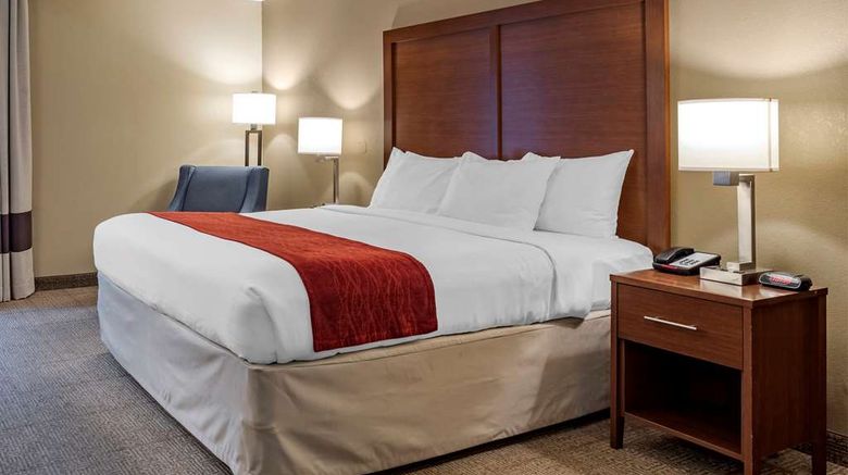 <b>Comfort Inn West Room</b>. Images powered by <a href="https://iceportal.shijigroup.com/" title="IcePortal" target="_blank">IcePortal</a>.
