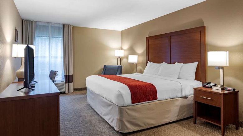 <b>Comfort Inn West Room</b>. Images powered by <a href="https://iceportal.shijigroup.com/" title="IcePortal" target="_blank">IcePortal</a>.
