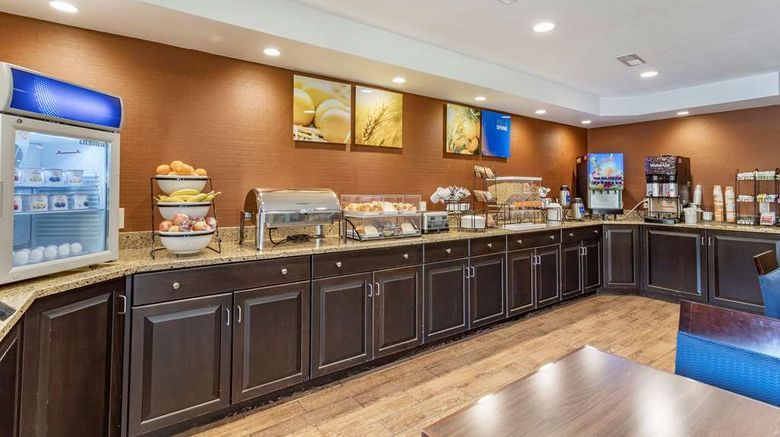 <b>Comfort Inn West Restaurant</b>. Images powered by <a href="https://iceportal.shijigroup.com/" title="IcePortal" target="_blank">IcePortal</a>.