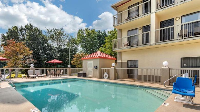 <b>Comfort Inn West Pool</b>. Images powered by <a href="https://iceportal.shijigroup.com/" title="IcePortal" target="_blank">IcePortal</a>.