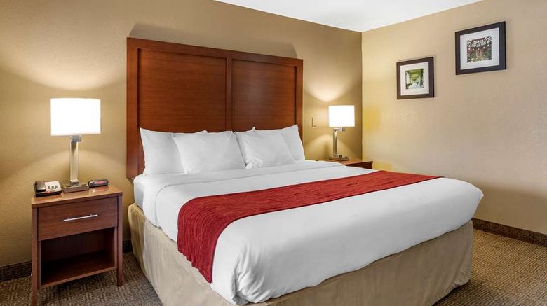 <b>Comfort Inn West Suite</b>. Images powered by <a href="https://iceportal.shijigroup.com/" title="IcePortal" target="_blank">IcePortal</a>.