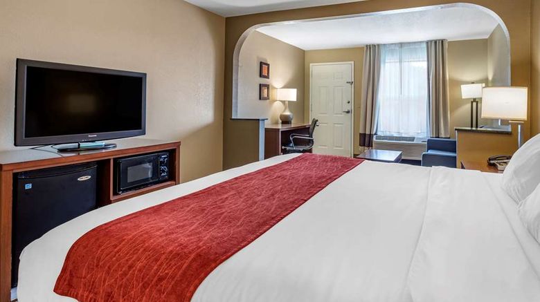<b>Comfort Inn West Suite</b>. Images powered by <a href="https://iceportal.shijigroup.com/" title="IcePortal" target="_blank">IcePortal</a>.