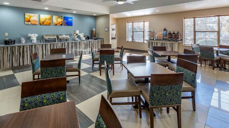 <b>Comfort Suites Pineville-Ballantyne Restaurant</b>. Images powered by <a href="https://iceportal.shijigroup.com/" title="IcePortal" target="_blank">IcePortal</a>.