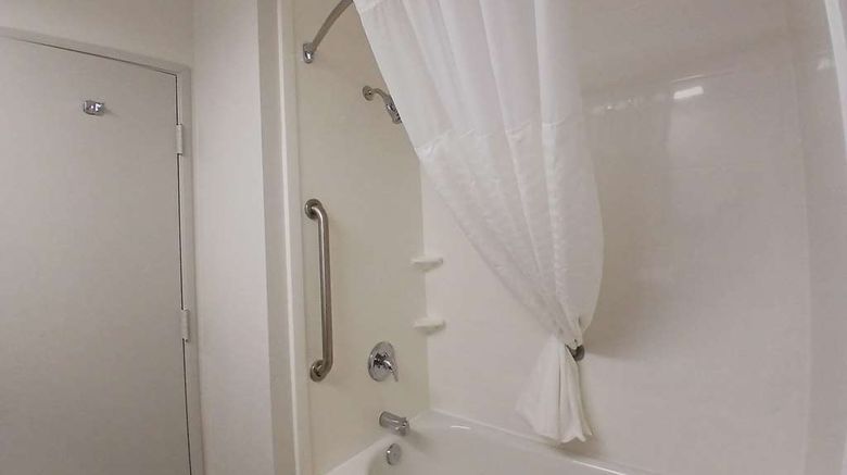 <b>Comfort Inn Marion Room</b>. Images powered by <a href="https://iceportal.shijigroup.com/" title="IcePortal" target="_blank">IcePortal</a>.