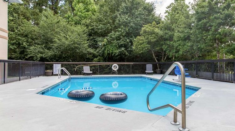 Quality Inn Pool