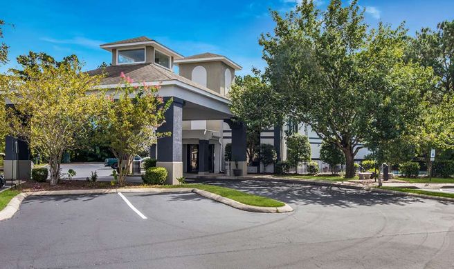 Quality Inn Exterior