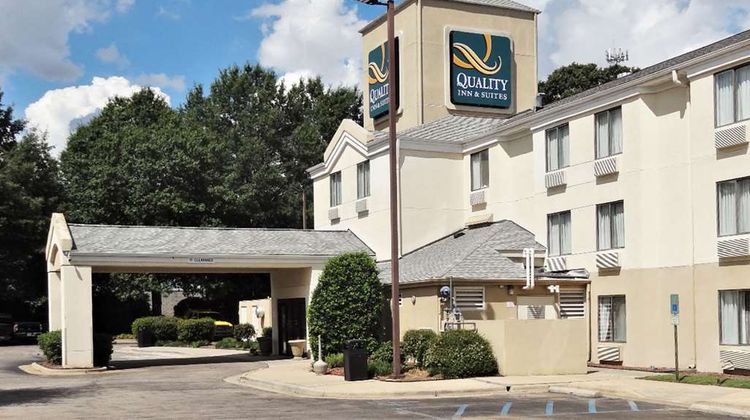 Quality Inn and Suites Raleigh North Exterior