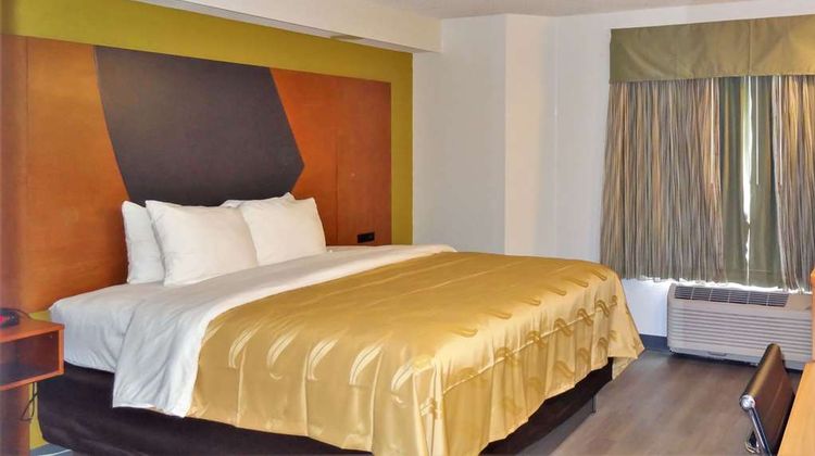 Quality Inn and Suites Raleigh North Room