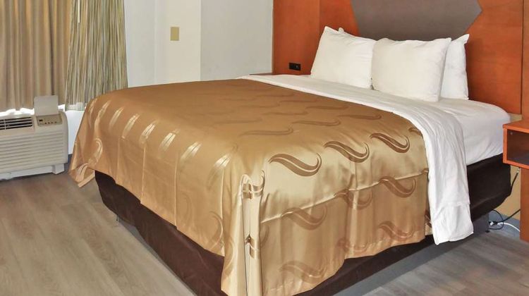 Quality Inn and Suites Raleigh North Room