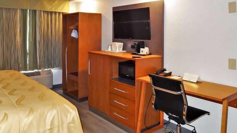 <b>Quality Inn and Suites Raleigh North Room</b>. Images powered by <a href="https://iceportal.shijigroup.com/" title="IcePortal" target="_blank">IcePortal</a>.