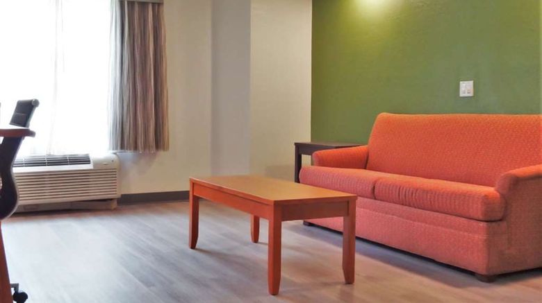 <b>Quality Inn and Suites Raleigh North Room</b>. Images powered by <a href="https://iceportal.shijigroup.com/" title="IcePortal" target="_blank">IcePortal</a>.