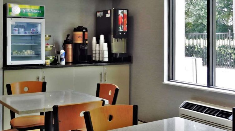 Quality Inn and Suites Raleigh North Restaurant