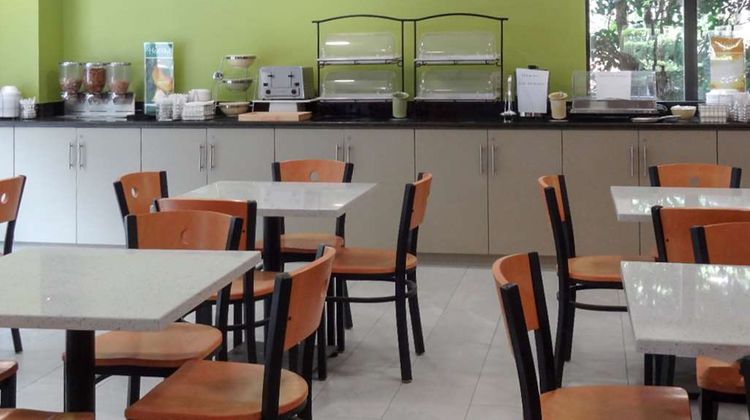 Quality Inn and Suites Raleigh North Restaurant