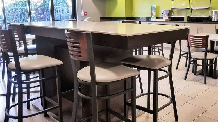 Quality Inn and Suites Raleigh North Restaurant