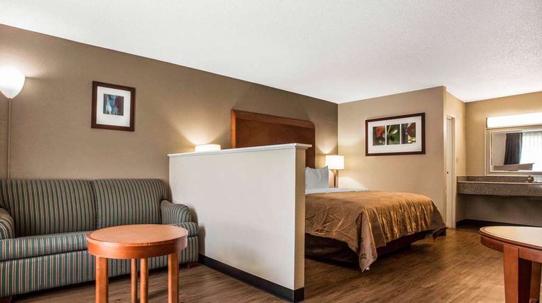 <b>Quality Inn & Suites Charlotte Suite</b>. Images powered by <a href="https://iceportal.shijigroup.com/" title="IcePortal" target="_blank">IcePortal</a>.