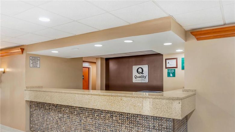 <b>Quality Inn Lumberton Lobby</b>. Images powered by <a href="https://iceportal.shijigroup.com/" title="IcePortal" target="_blank">IcePortal</a>.