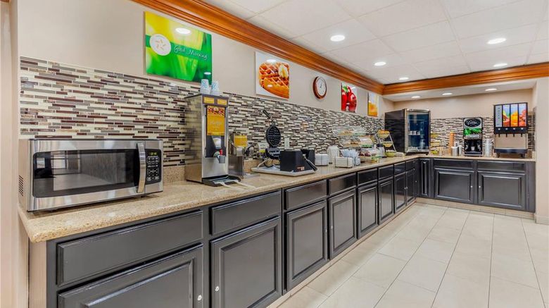 <b>Quality Inn Lumberton Restaurant</b>. Images powered by <a href="https://iceportal.shijigroup.com/" title="IcePortal" target="_blank">IcePortal</a>.