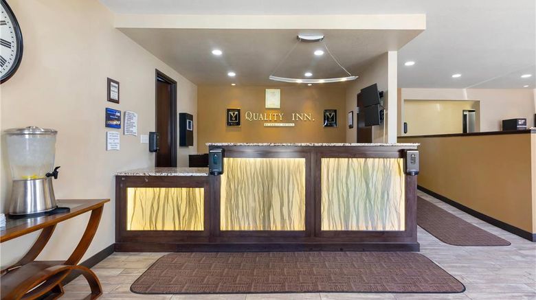 <b>Quality Inn Lobby</b>. Images powered by <a href="https://iceportal.shijigroup.com/" title="IcePortal" target="_blank">IcePortal</a>.