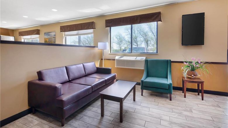 <b>Quality Inn Lobby</b>. Images powered by <a href="https://iceportal.shijigroup.com/" title="IcePortal" target="_blank">IcePortal</a>.
