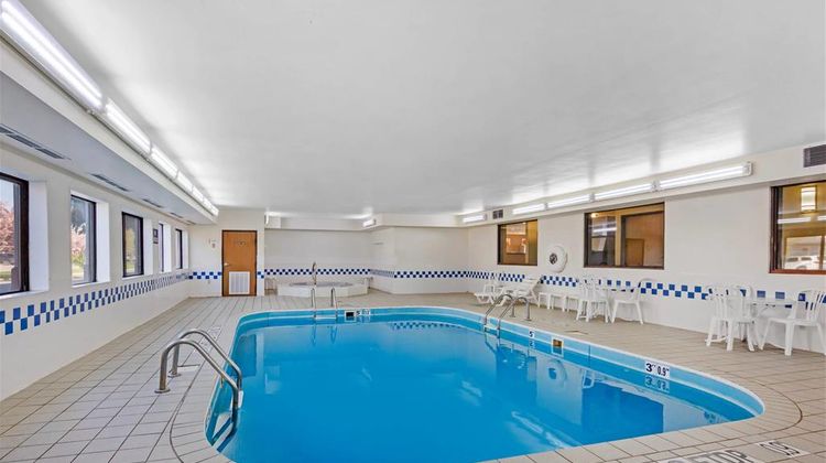 Quality Inn Pool