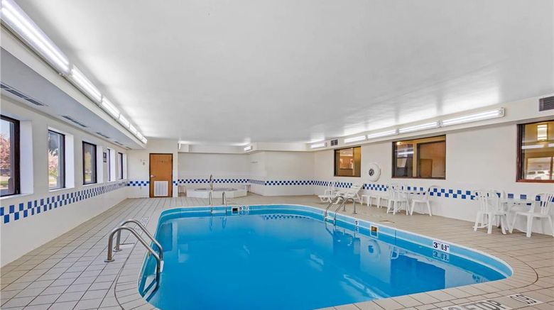 <b>Quality Inn Pool</b>. Images powered by <a href="https://iceportal.shijigroup.com/" title="IcePortal" target="_blank">IcePortal</a>.