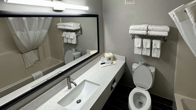<b>Quality Suites Fargo Room</b>. Images powered by <a href="https://iceportal.shijigroup.com/" title="IcePortal" target="_blank">IcePortal</a>.