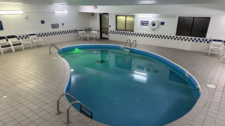 Quality Suites Fargo Pool