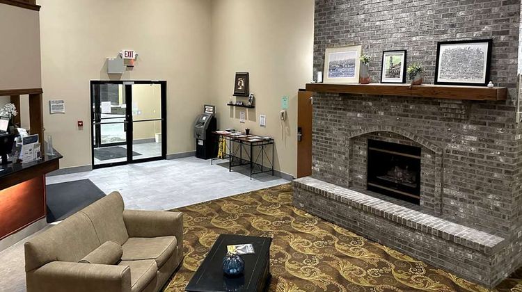Quality Suites Fargo Lobby