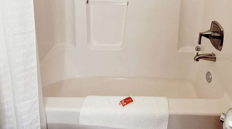 Econo Lodge Fargo West Acres Room