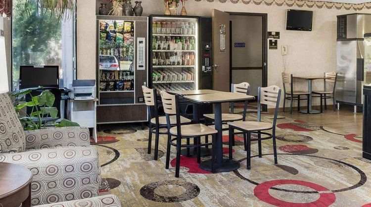 Econo Lodge Grand Forks Lobby