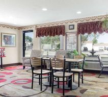 Econo Lodge Grand Forks Lobby