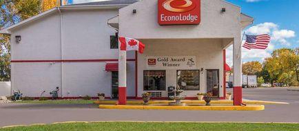 Econo Lodge Grand Forks Exterior