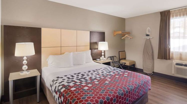 Econo Lodge Grand Forks Room