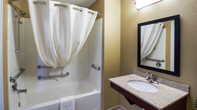 <b>MainStay Suites Room</b>. Images powered by <a href="https://iceportal.shijigroup.com/" title="IcePortal" target="_blank">IcePortal</a>.