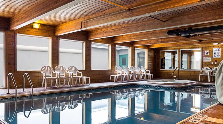 <b>MainStay Suites Pool</b>. Images powered by <a href="https://iceportal.shijigroup.com/" title="IcePortal" target="_blank">IcePortal</a>.