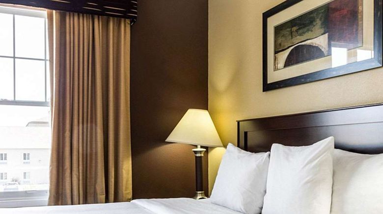 <b>Mainstay Suites Room</b>. Images powered by <a href="https://iceportal.shijigroup.com/" title="IcePortal" target="_blank">IcePortal</a>.